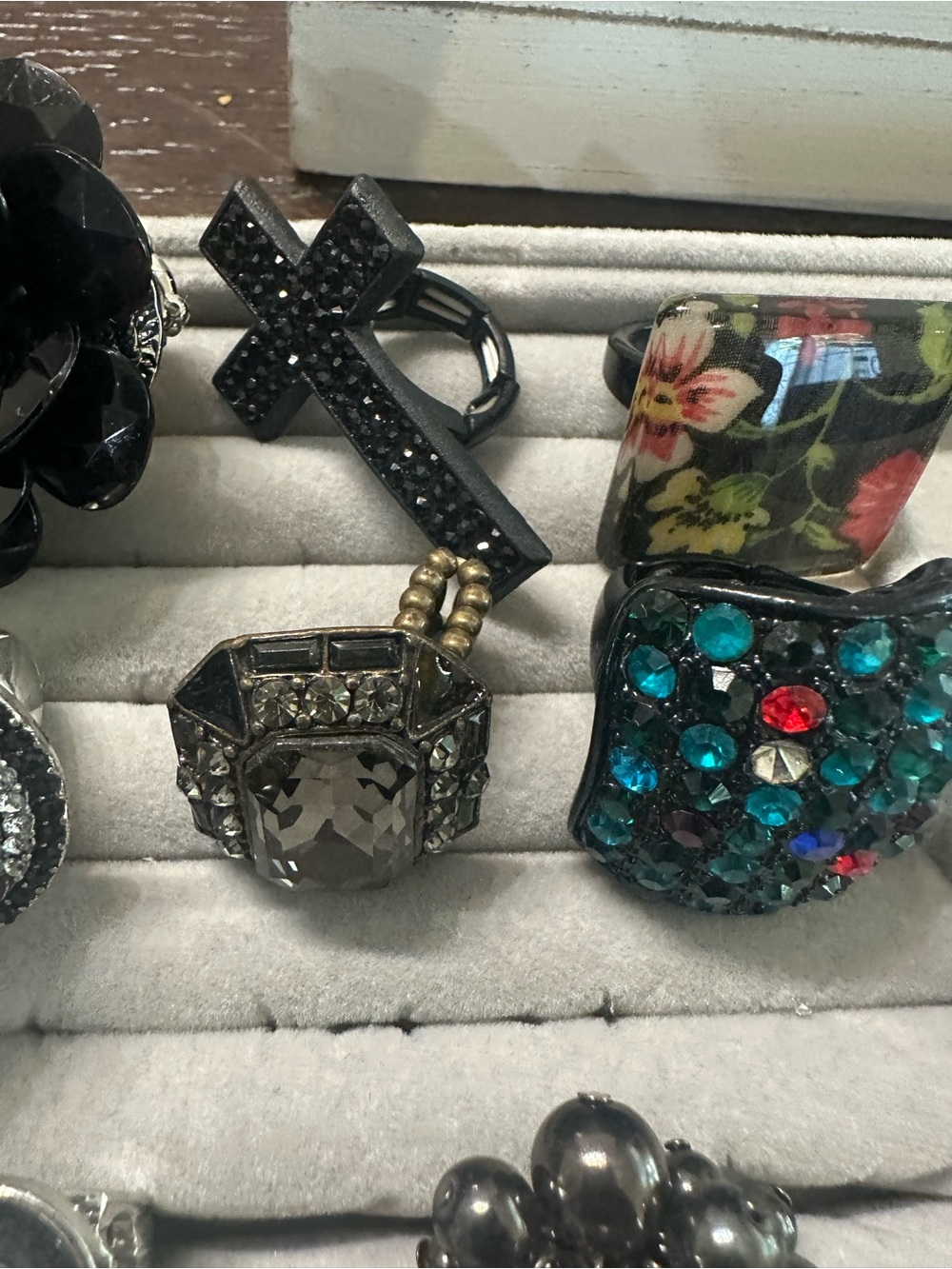 Vintage Lot of 8 Statement Rings | Adjustable Black, Rhinestone Costume Jewelry - Picture 7 of 8